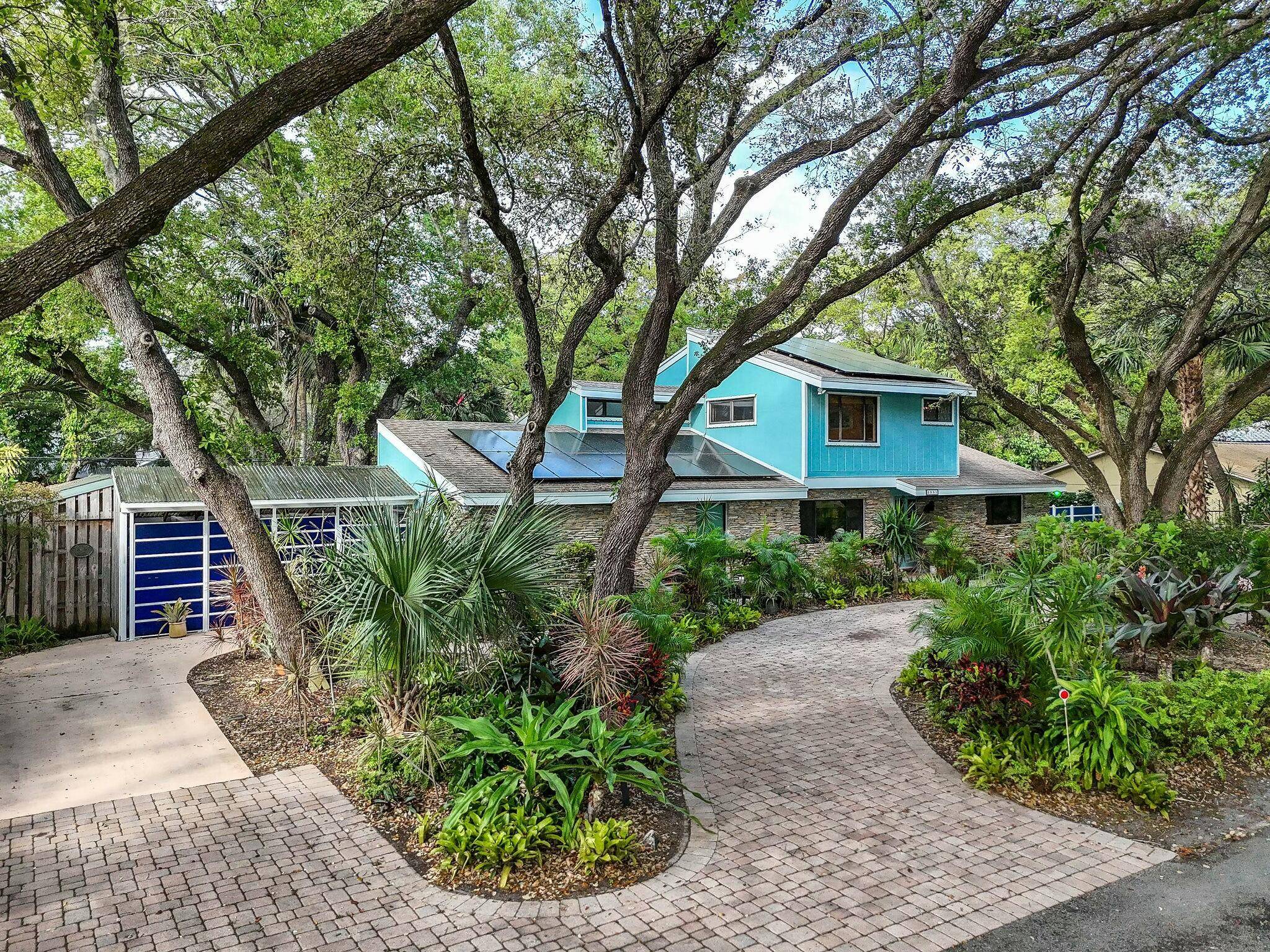 Live in Harmony with Nature in the Heart of Palm Beach Gardens !
