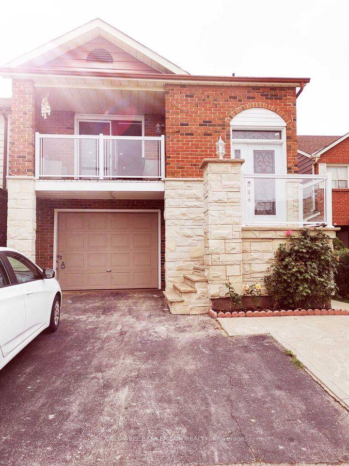 Beautiful and well maintained 3 bedroom 1 2, 2 bath unit available for 2, 090 month utilities in a family friendly Brampton neighborhood near Williams Parkway and Rutherford Road.