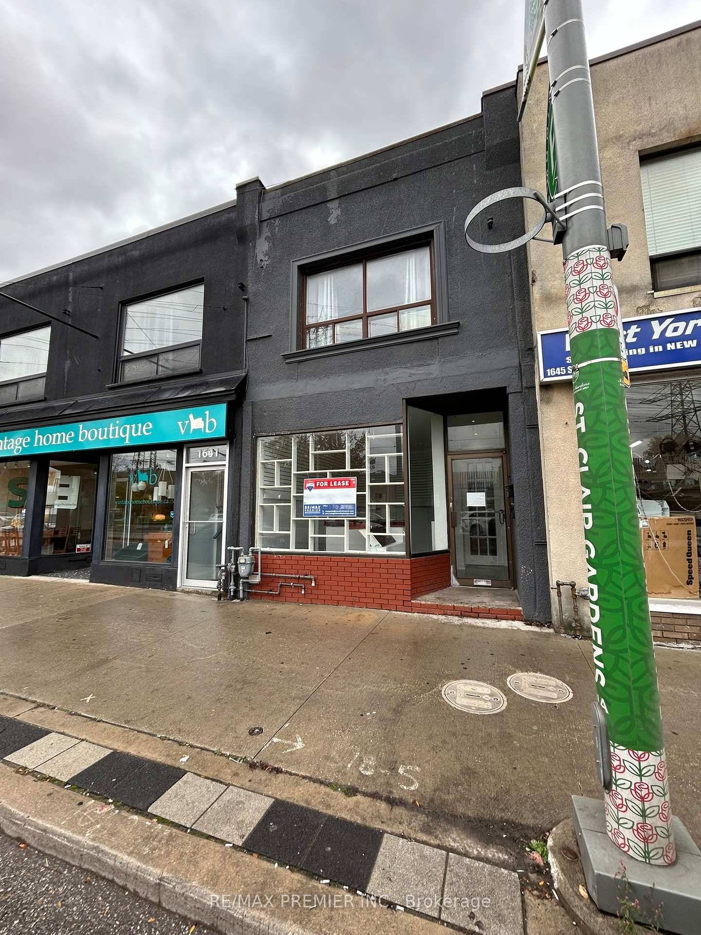 Discover an exceptional opportunity to establish your business in the heart of vibrant St.