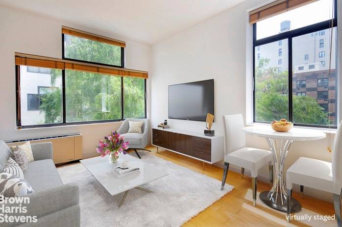 Located in the heart of downtown, this sunny and wonderfully renovated junior one bedroom will charm and amaze you.