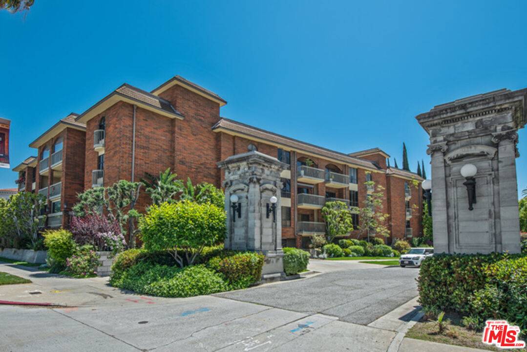 4444   Wilshire Blvd 2BR La