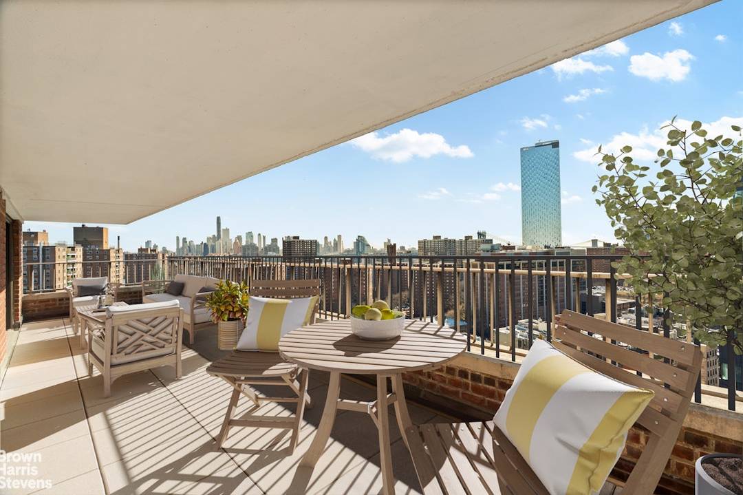 Perched on the coveted 18th floor of Seward Park, this rarely available 2 bed plus home office den residence presents a truly exceptional opportunity to create a show stopping home.