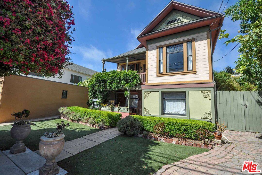 2315  2nd St. 2BR La