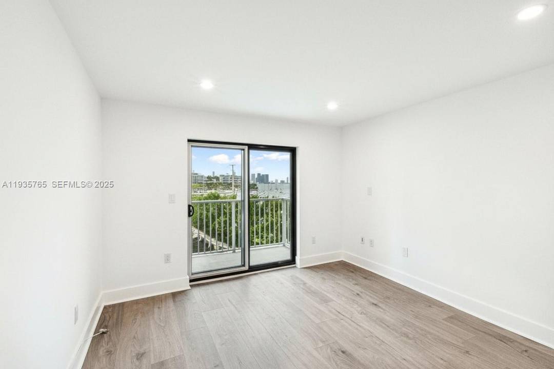 Miami Beach Bright, Renovated 1 bed, 1 bath condo on a high floor with panoramic water views.