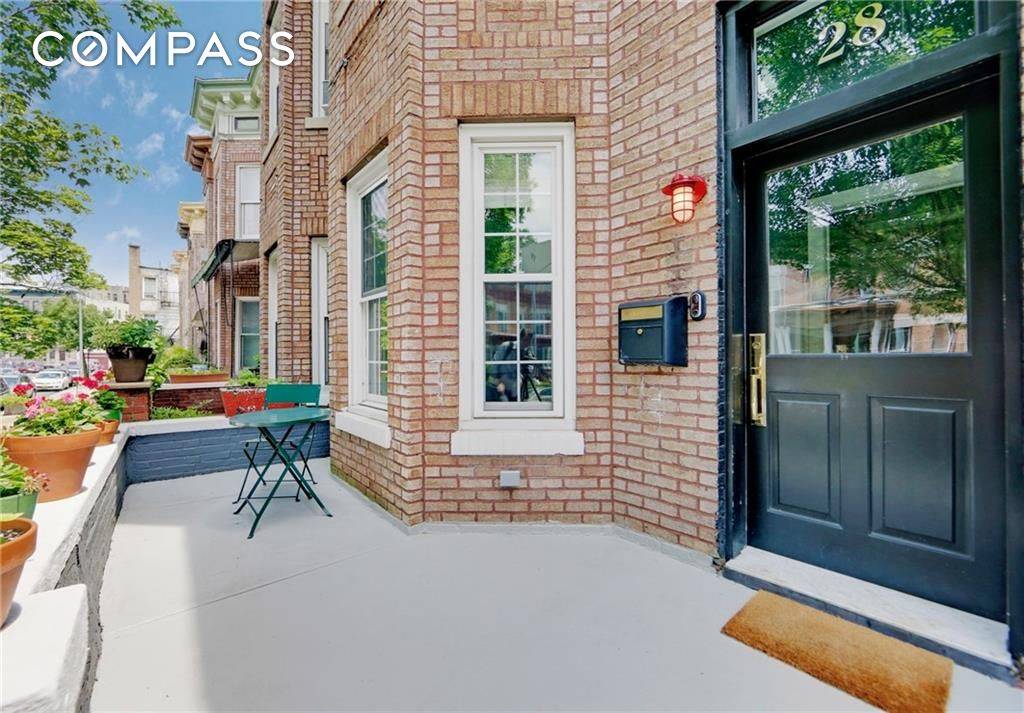Beautifully modernized 3 story townhouse.