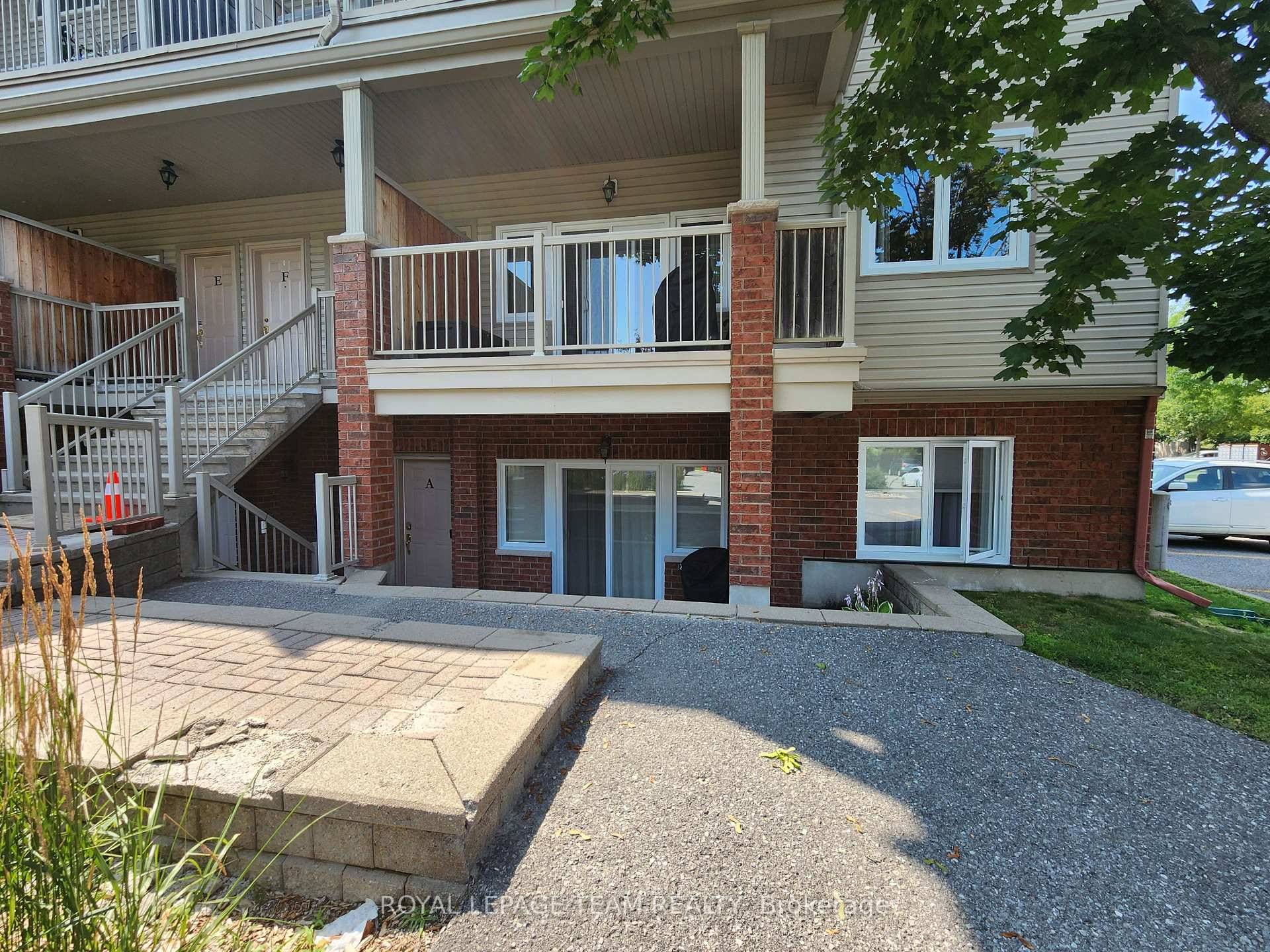 Attention first time buyers, investors, or downsizers, this tastefully updated unit has a beautiful and spacious kitchen with upgraded appliances, flooring, backsplash, and countertops.