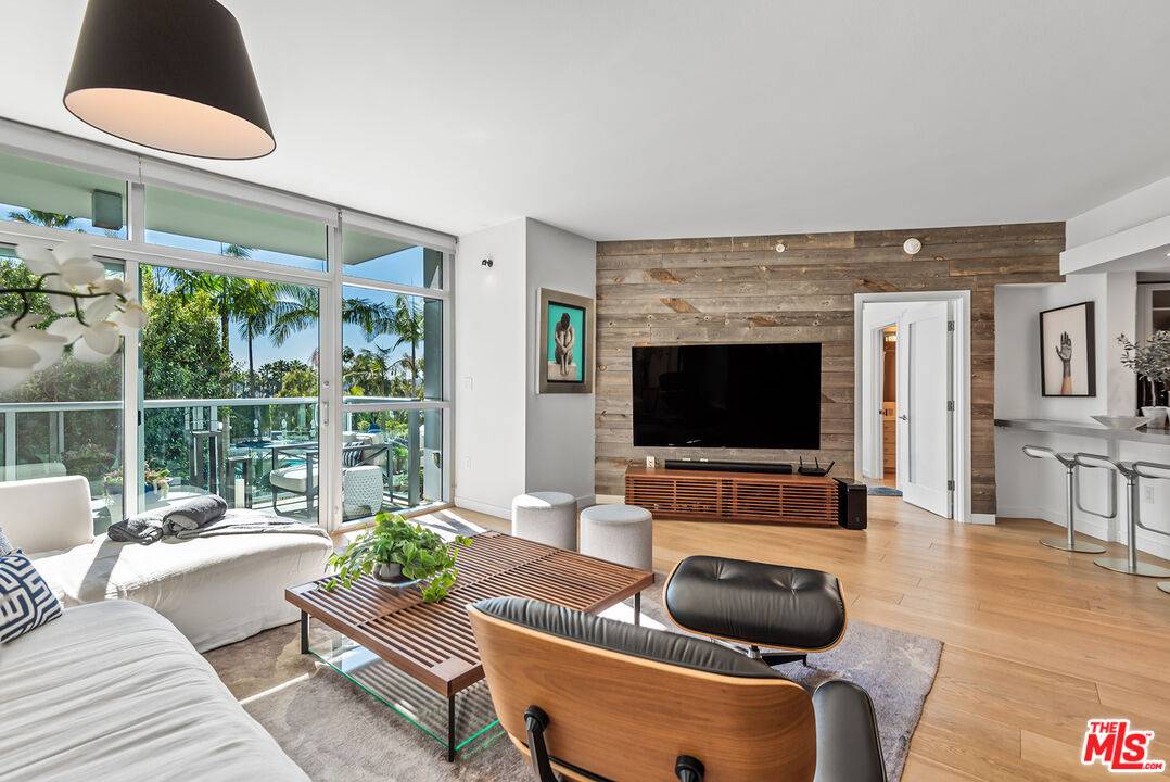 13700   Marina Pointe Dr 3BR Marina Del Rey La