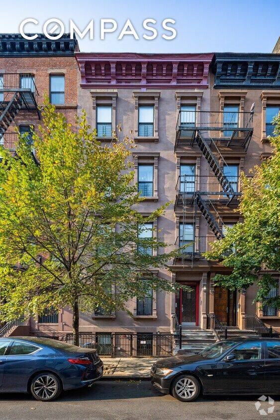 Residential investment opportunity in a desirable Central Harlem location near several popular restaurants, bars, shops, Morningside and Marcus Garvey Parks and convenient train options.