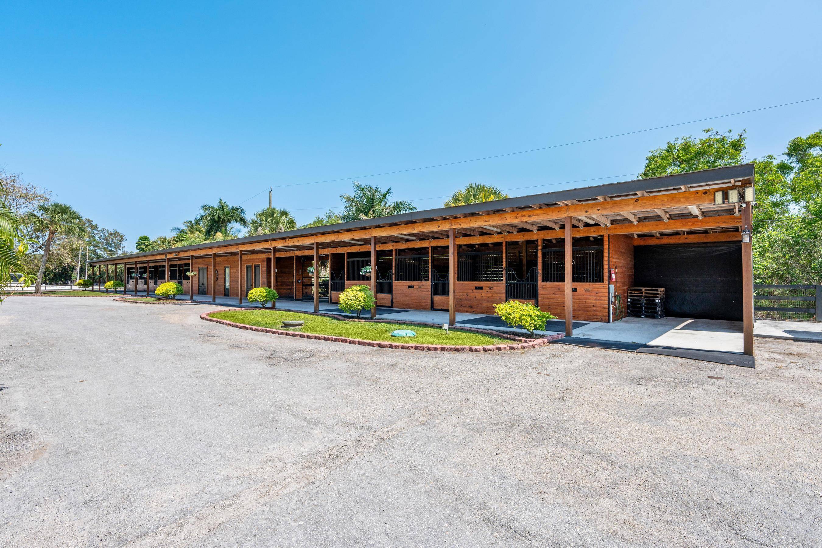 Now available for the 2025 2026 season, this private, beautifully maintained 15 stall equestrian facility offers everything needed for a smooth and enjoyable seasonal stay.