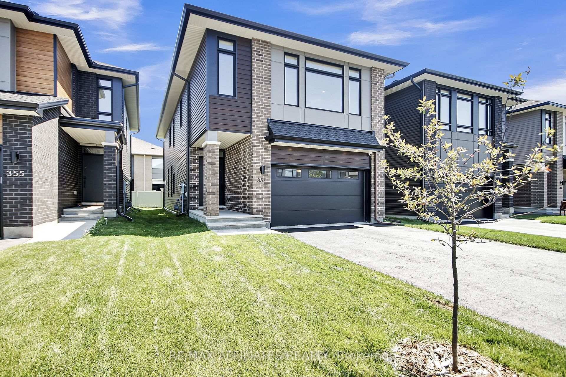 Showstopper Alert ! Step into luxury with this stunning Urbandale built 4 bedroom, 4 bathroom home 2023 located in the highly sought after community of Riverside South.