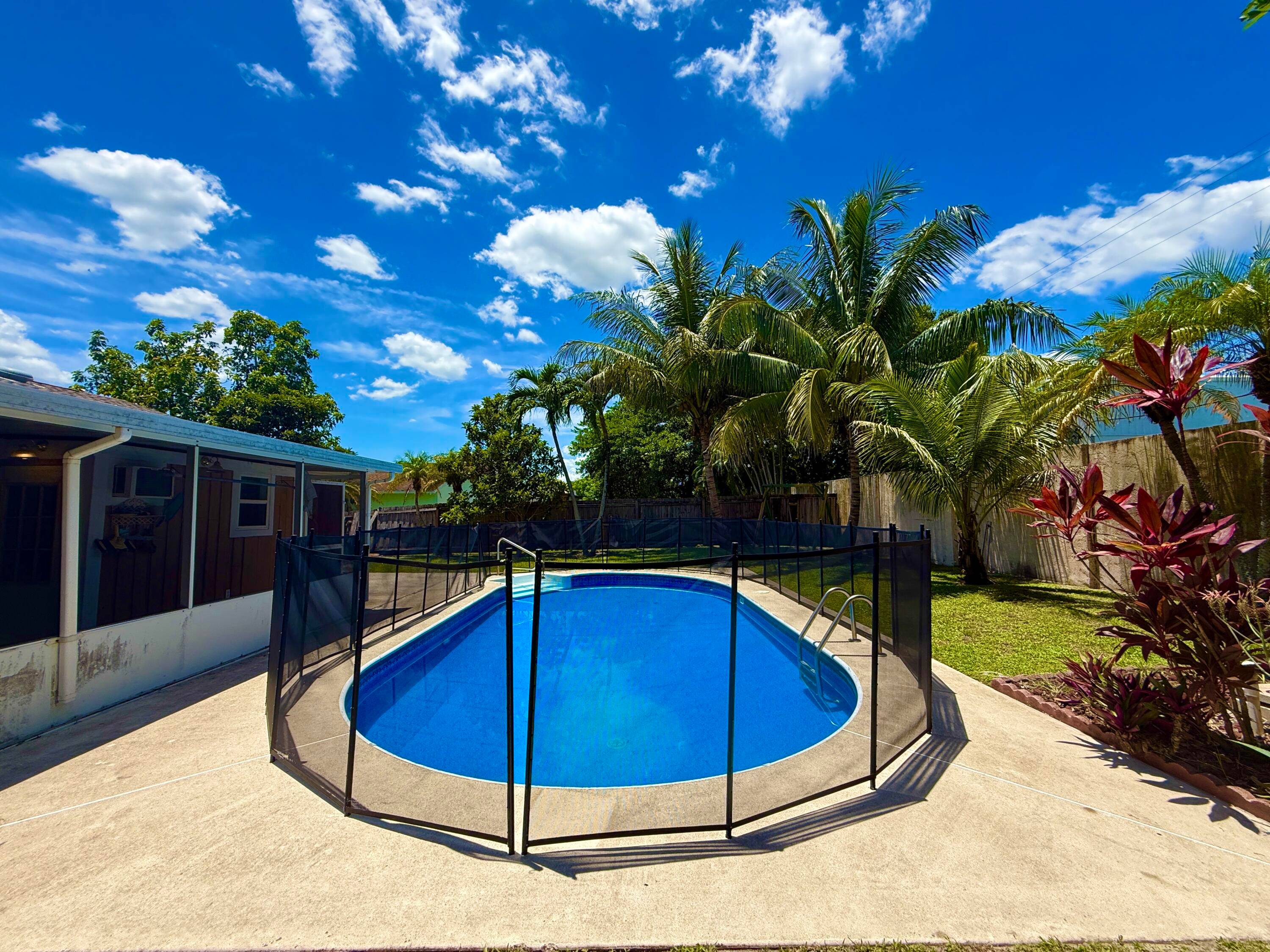 Priced Right ! ! STUNNING 4 BEDROOM 1 BATHROOM POOL HOME IN DESIRABLE COUNTERPOINT ESTATES.