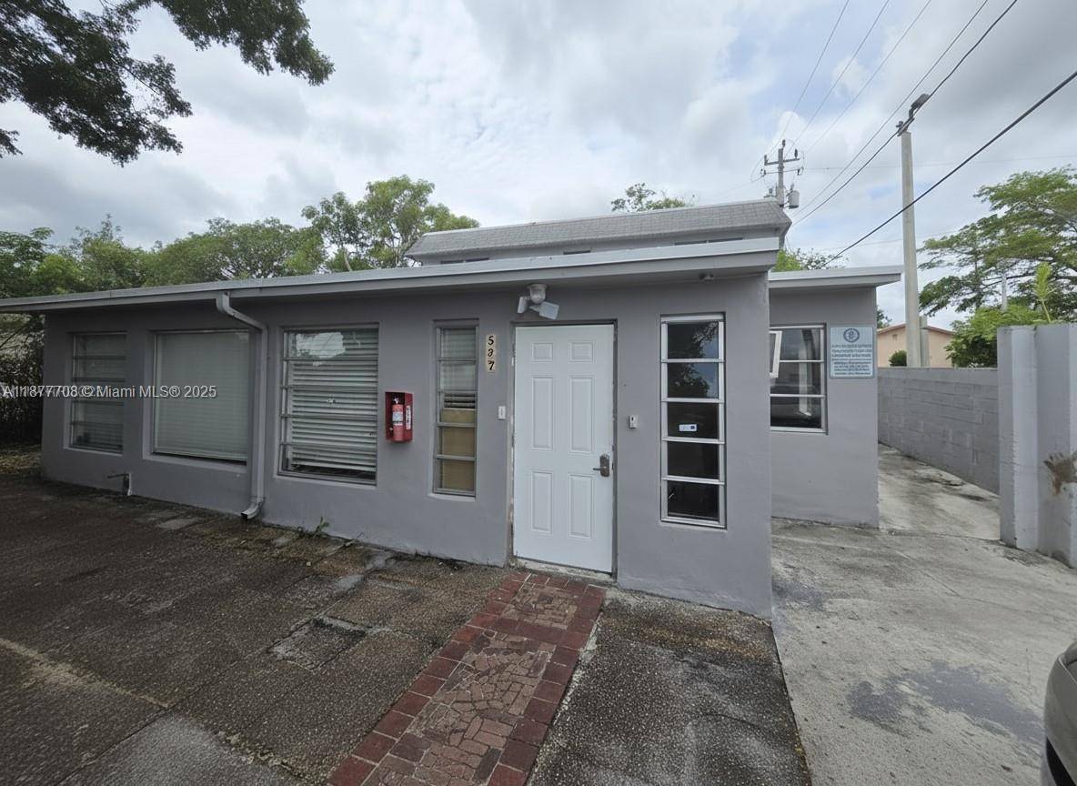 Large house w fenced yard, room for pool or make it an entertainment paradise.