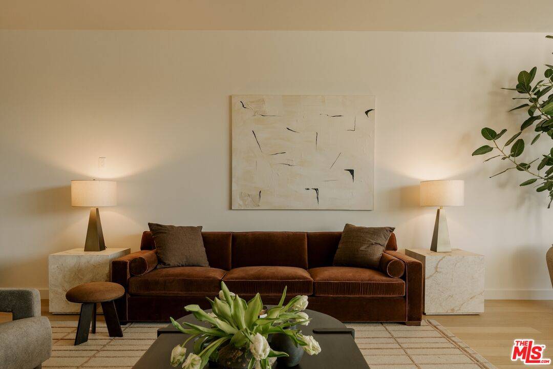 702  N Doheny Dr 1BR Sunset Strip La