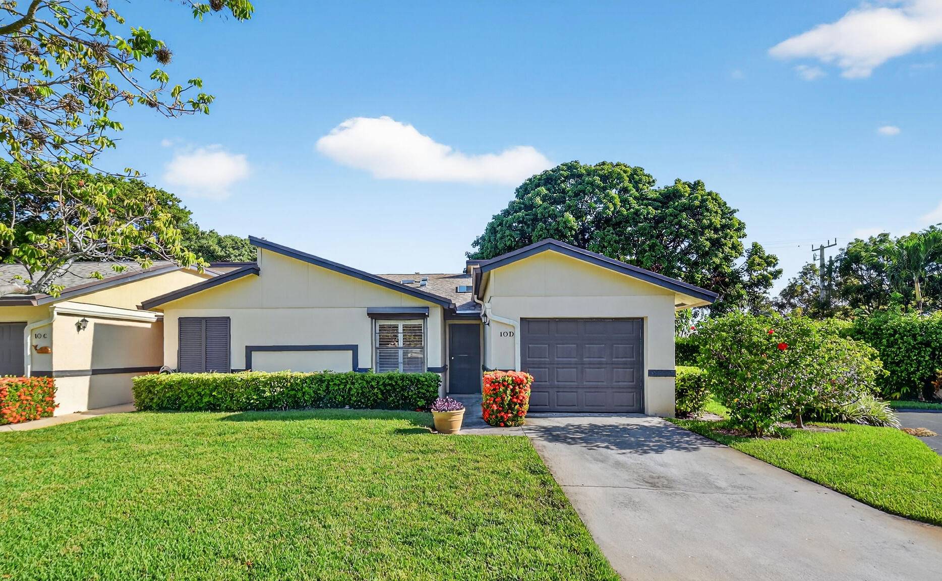 SELLER MOTIVATED ! Will consider all offers !