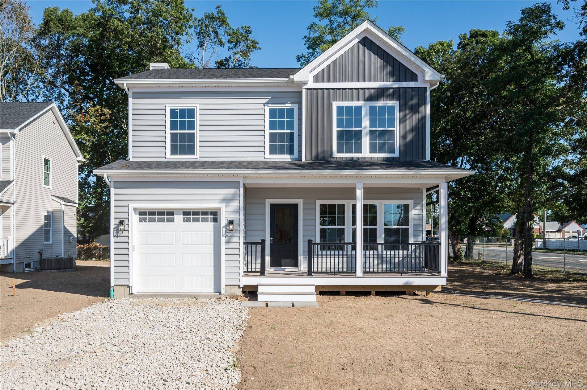 Brand New Development on a Cul de Sac, in Copiague.