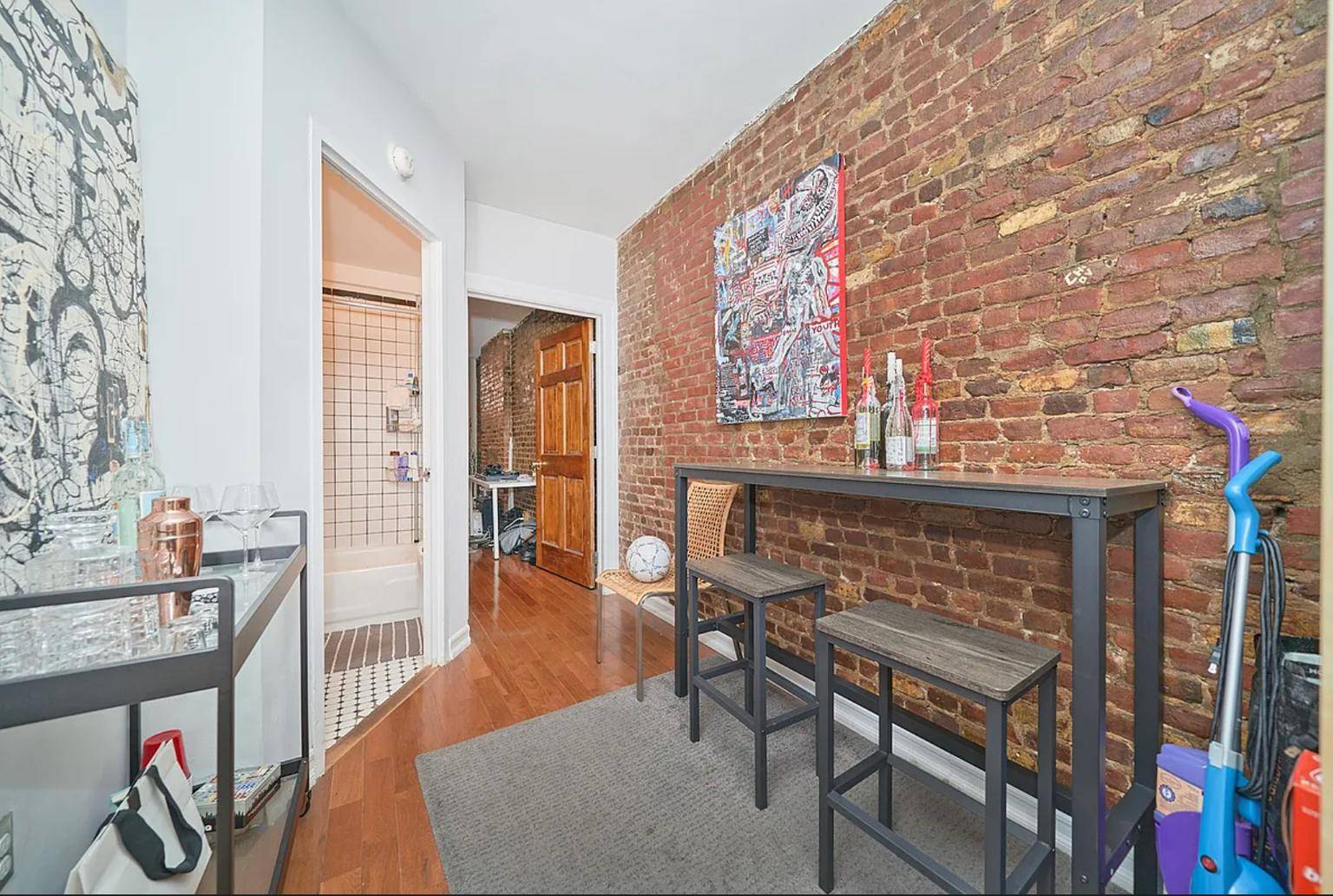 APARTMENT FEATURESQueen Sized BedroomsDishwasherStainless Steel AppliancesSpaciousExposed BrickNatural SunlightSoak in TubBUILDING NEIGHBORHOODLaundry in Building.