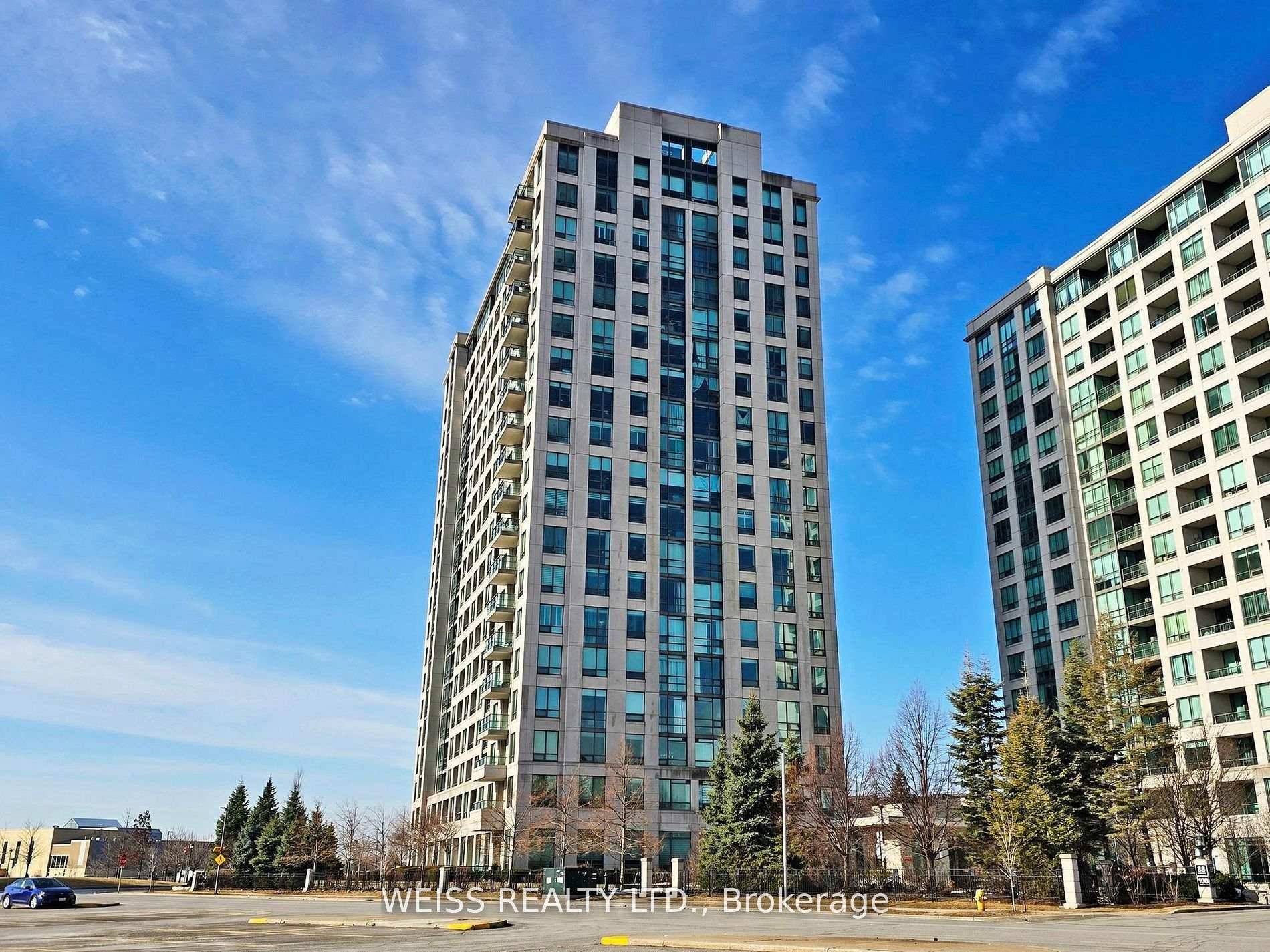 Welcome to the Residences at Promenade Park, a luxurious Gated condo with 24 hour security in sought after area of Thornhill !