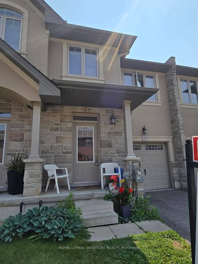 Discover The Perfect Blend Of Lakeside Charm And Modern Convenience !