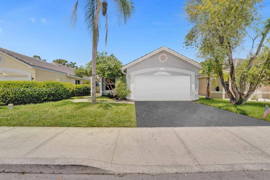 Don t miss this beautifully updated 2 bedroom, 2 bathroom single family home located in the highly sought after Arborwood section of Forest Ridge !