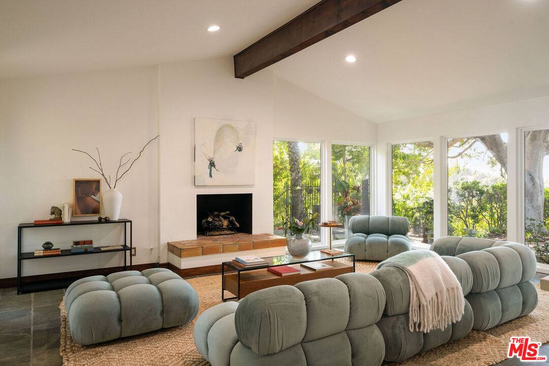 3419   Ione Dr 3BR Hollywood Hills East La