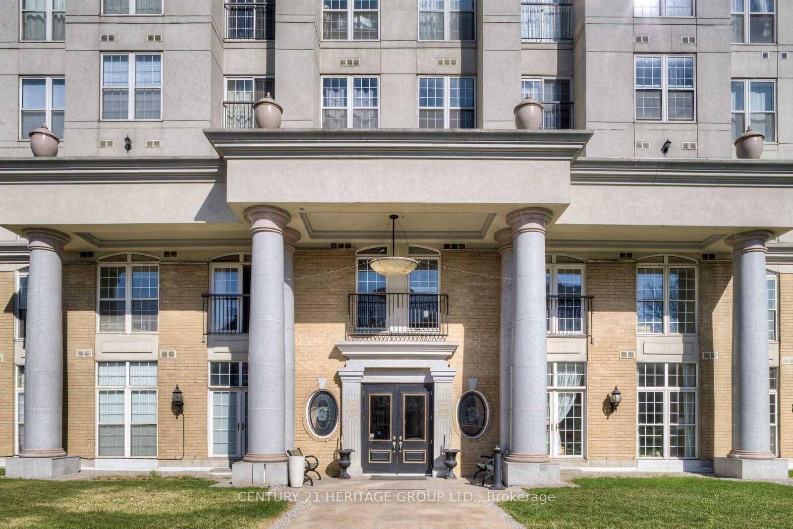Welcome to 135 James Street South, Unit 715 a modern and well maintained 1 bedroom plus den tenants preference.
