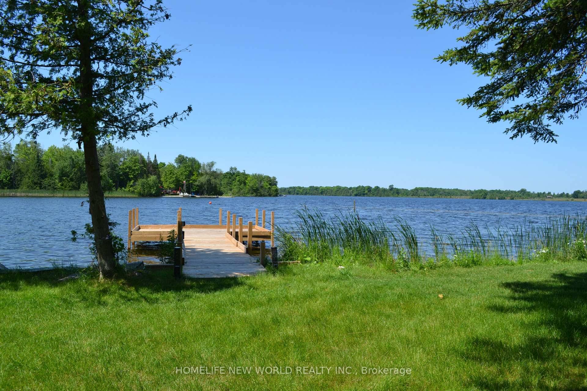 3 bedroom waterfront Cottage On Mitchel Lake, Accessible year round.