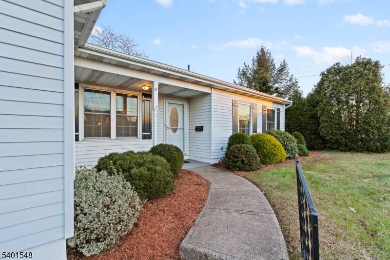 Welcome to this beautifully cared for home offering a perfect blend of comfort, functionality and style.