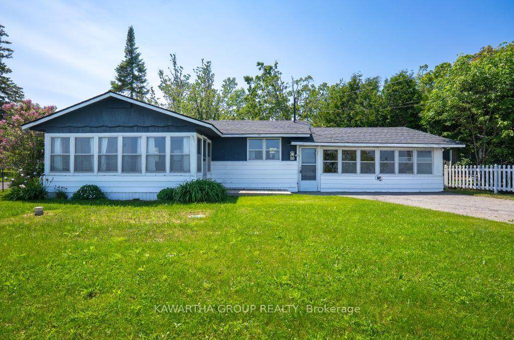Two bedroom, one bathroom bungalow with a picturesque view of Sturgeon Lake.