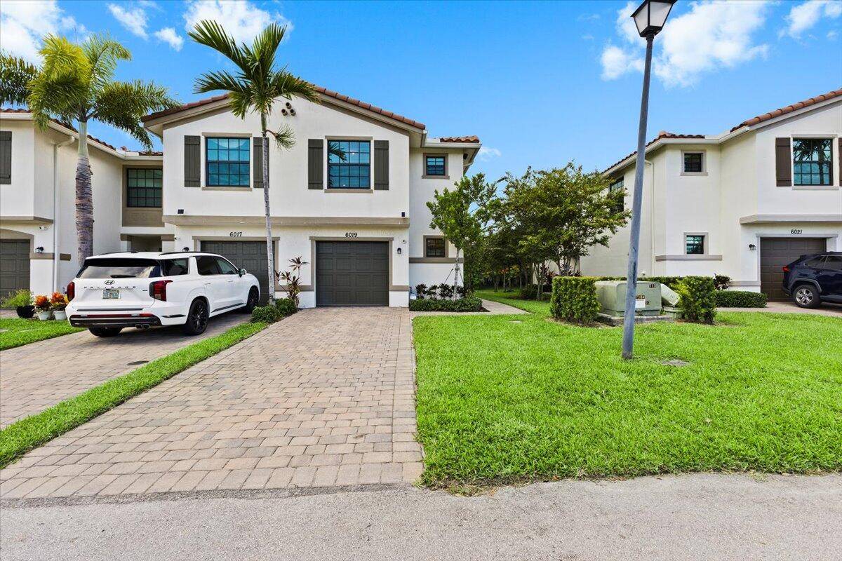 Price Improvement ! Welcome to your new spacious and modern townhome.