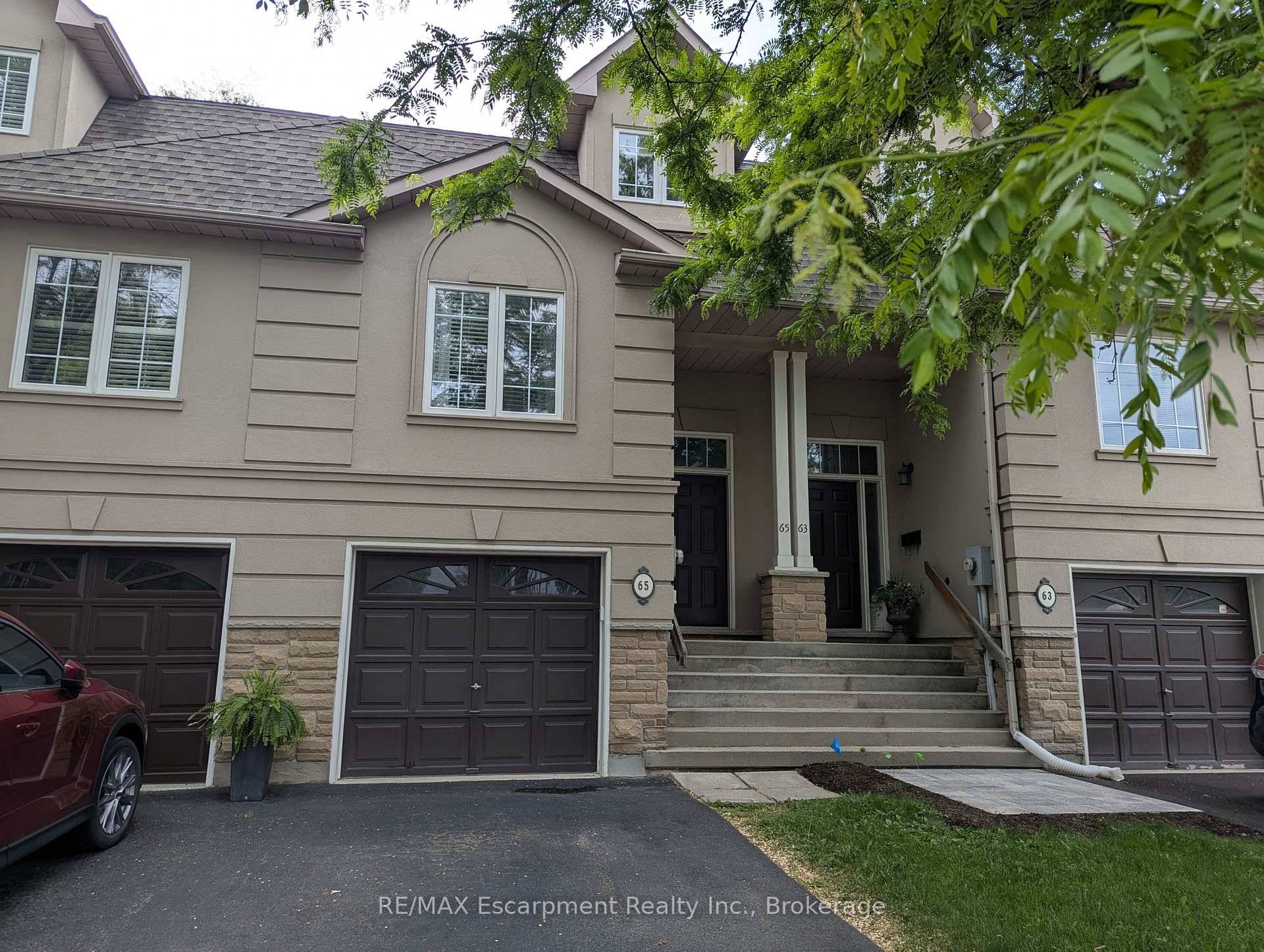 Welcome to 65 Fairwood Place W, Burlington Executive Townhome Living at Its Finest.