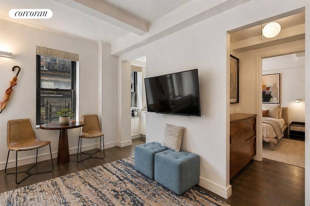 JUST LISTED Park Side Perfection Triple Mint Pre War Condo Directly Across from Riverside Park Welcome to Apartment 6E at 230 Riverside Drive a flawlessly renovated, triple mint residence that ...