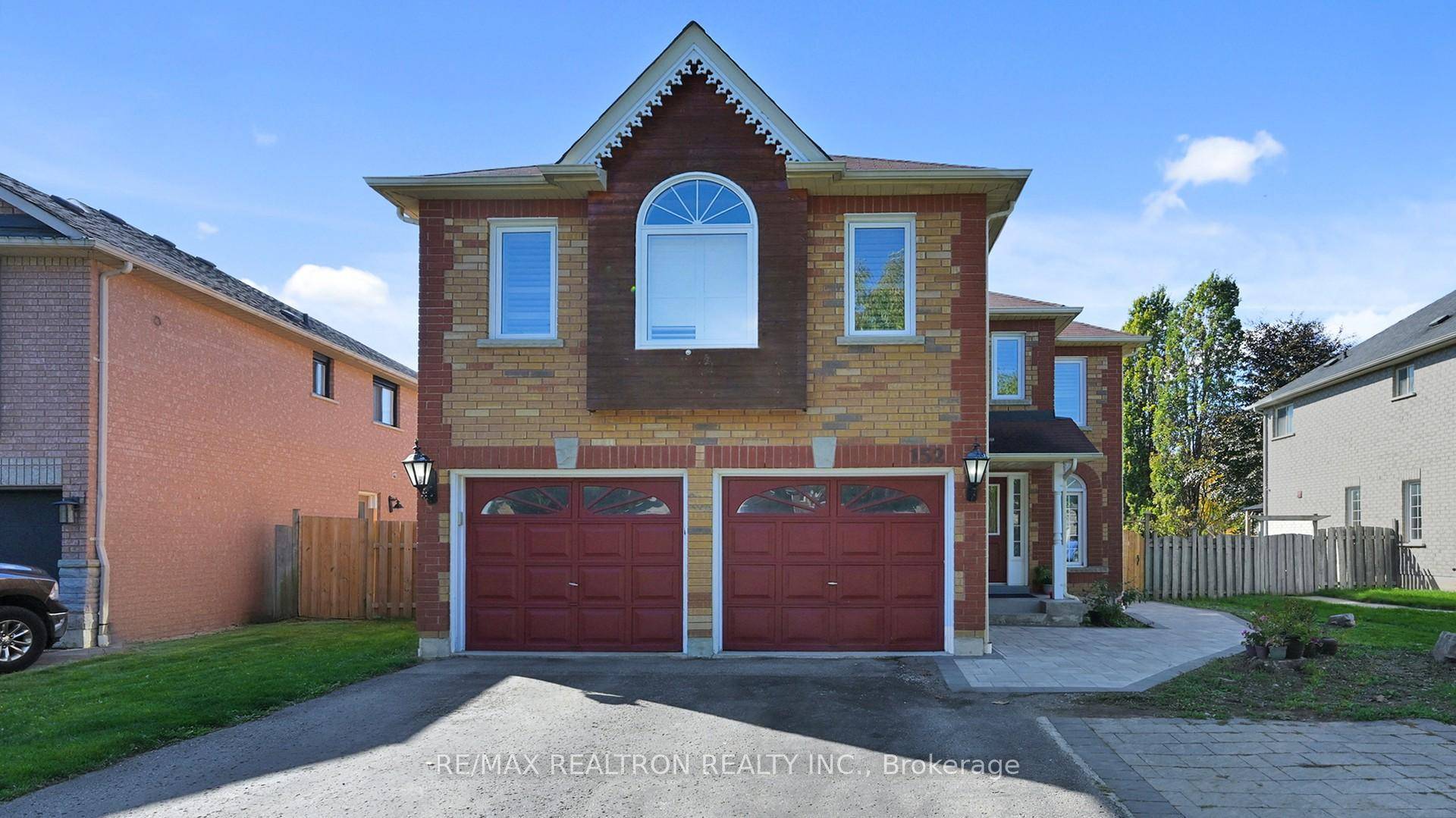 Bright amp ; Spacious Home In Sought After Community Of Pickering Village !