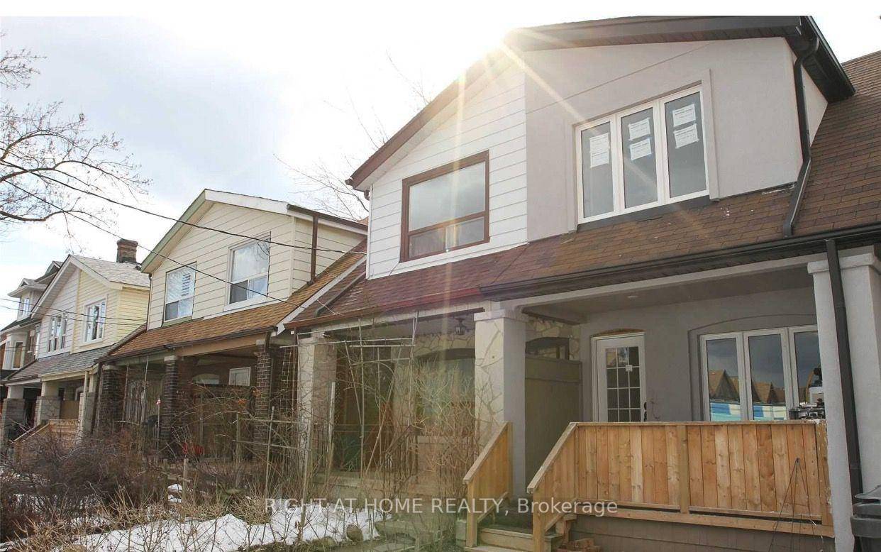 Stylish 2 Bedroom, 2 Bath With Parking in Danforth Village.