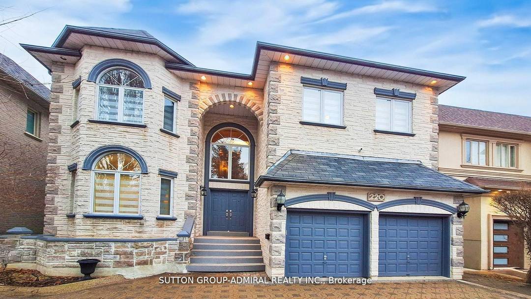 Custom Luxury Home in the Heart of Thornhill Discover this one of a kind, custom built residence offering approximately 6, 000 sq.