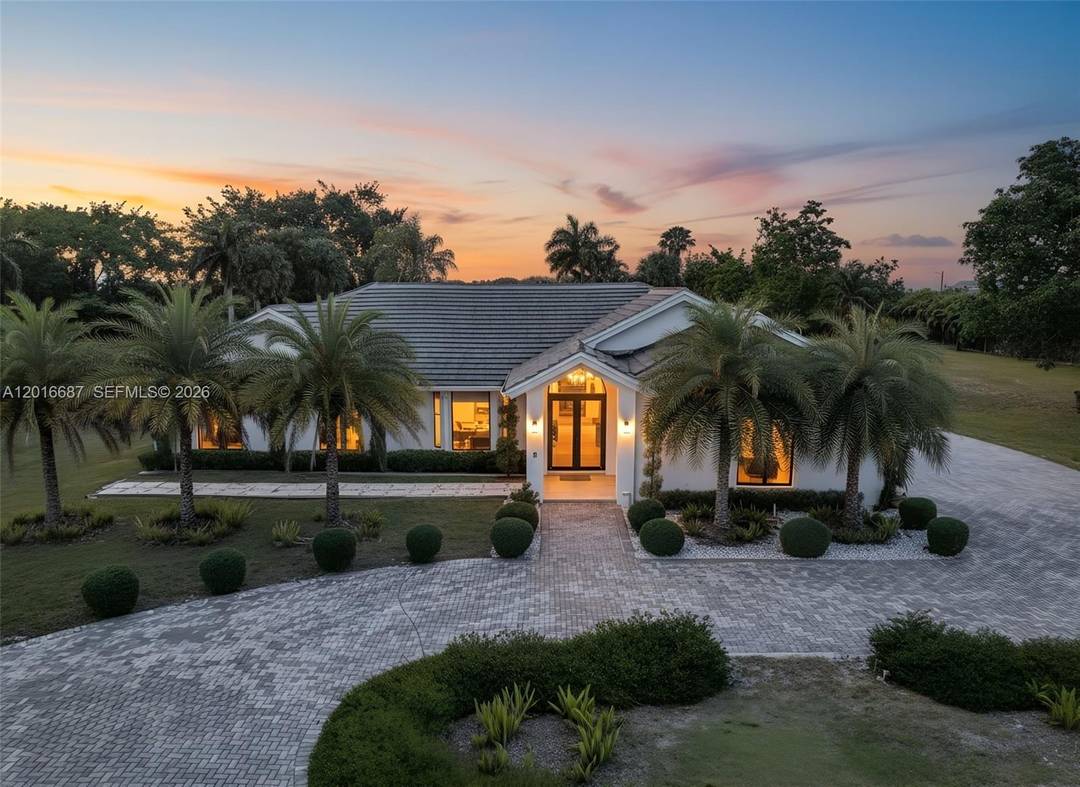 Welcome to one of Miami s most unique aviation estates in the exclusive private airpark community of Lindbergh s Landing.