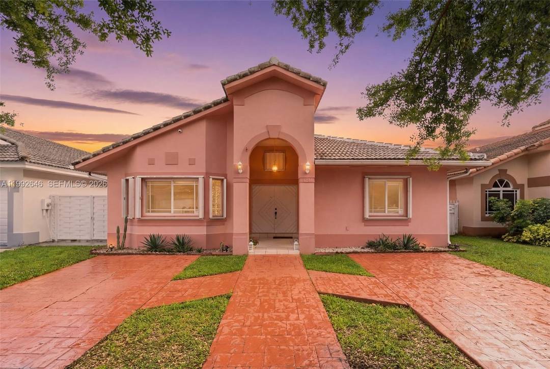 This well maintained residence features brand new kitchen appliances, a bright open layout, and tile laminate flooring throughout.