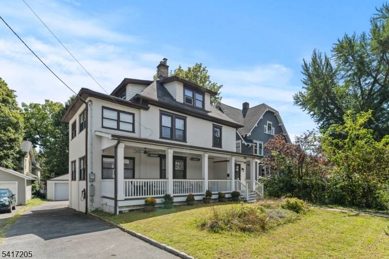 Beautifully renovated 5 bedroom, 4.