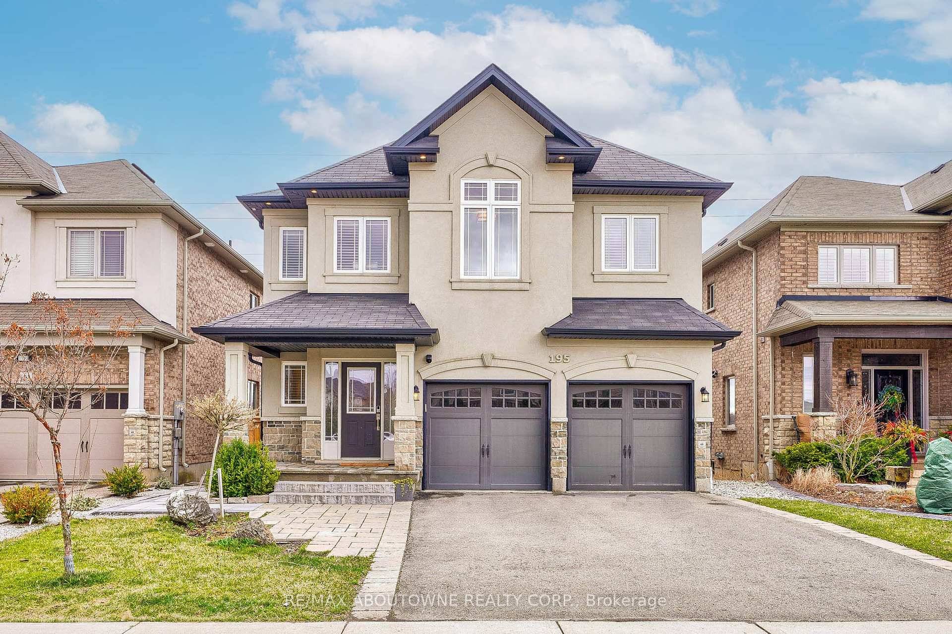 Prestigious and spacious 3 bedroom plus loft detached home located in Glenbrook for Lease !