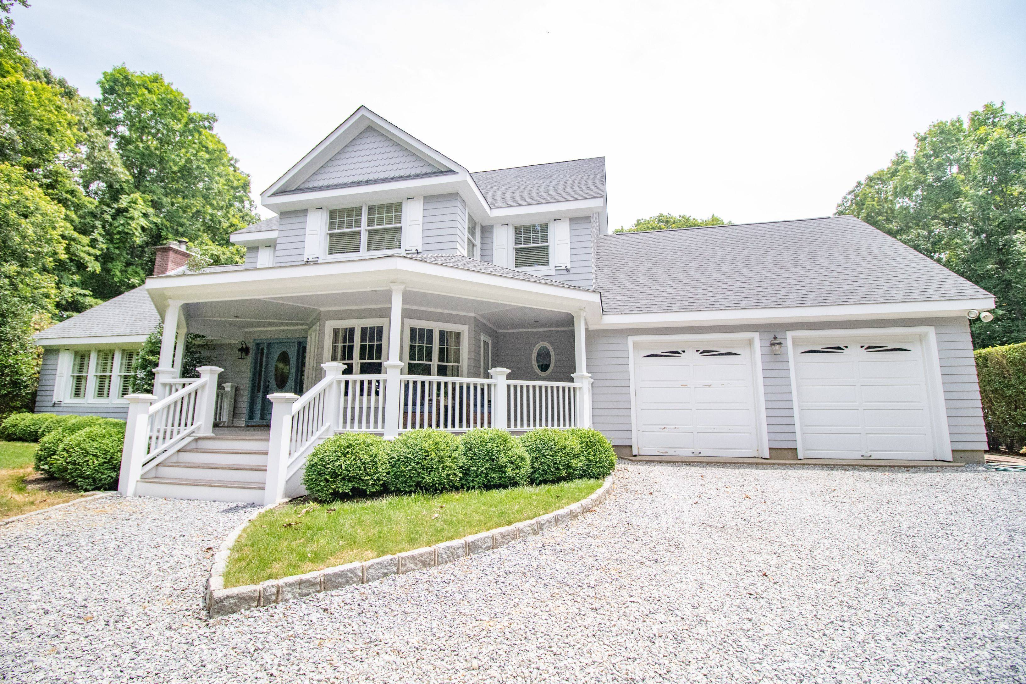 Southampton Retreat With 4 Bedrooms and Pool