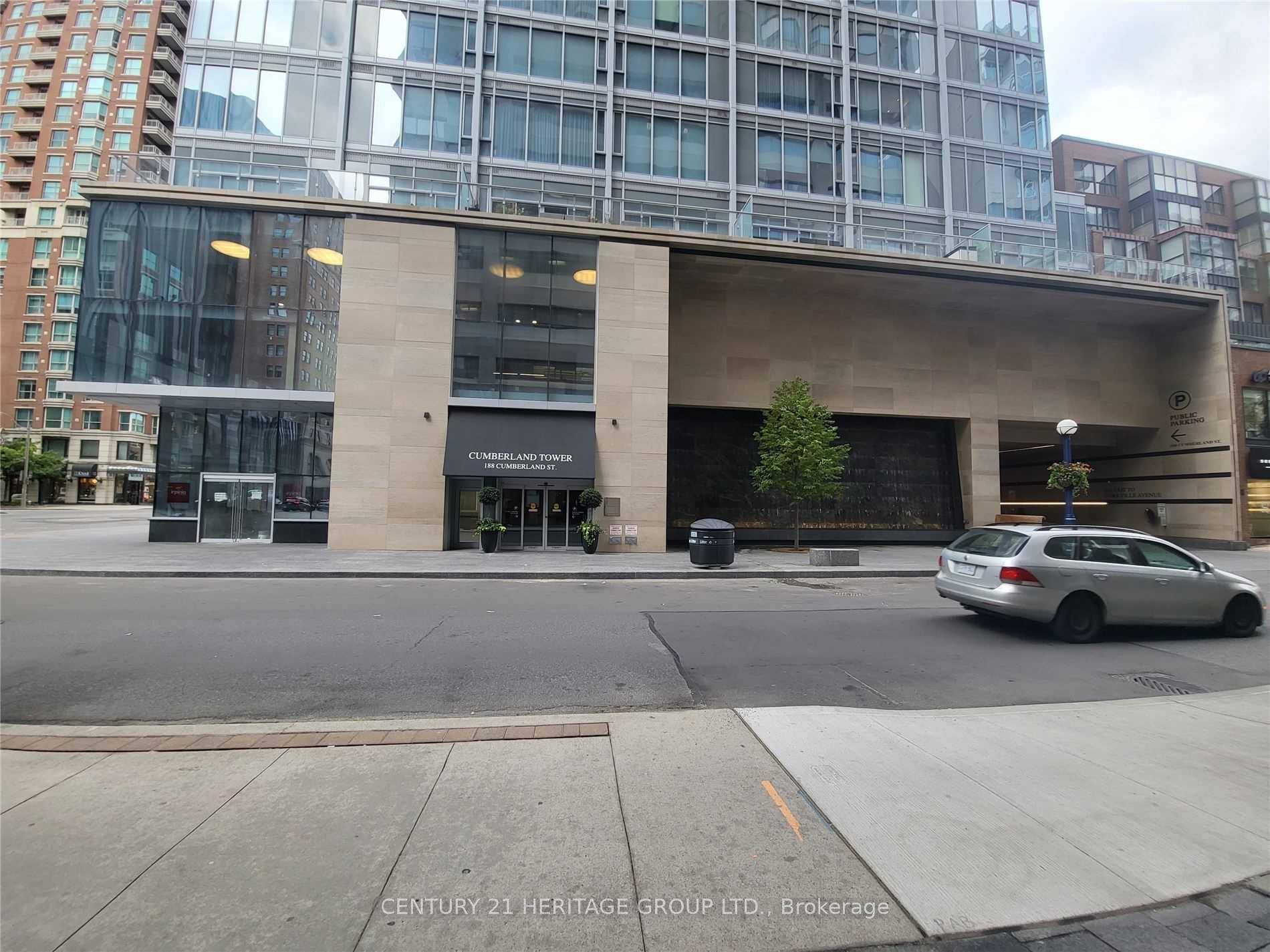 INTERNATIONAL WELL KNOWN PRISTIGOUS DOWNTOWN YORKVILLE LOCATION TO ITS BEST.
