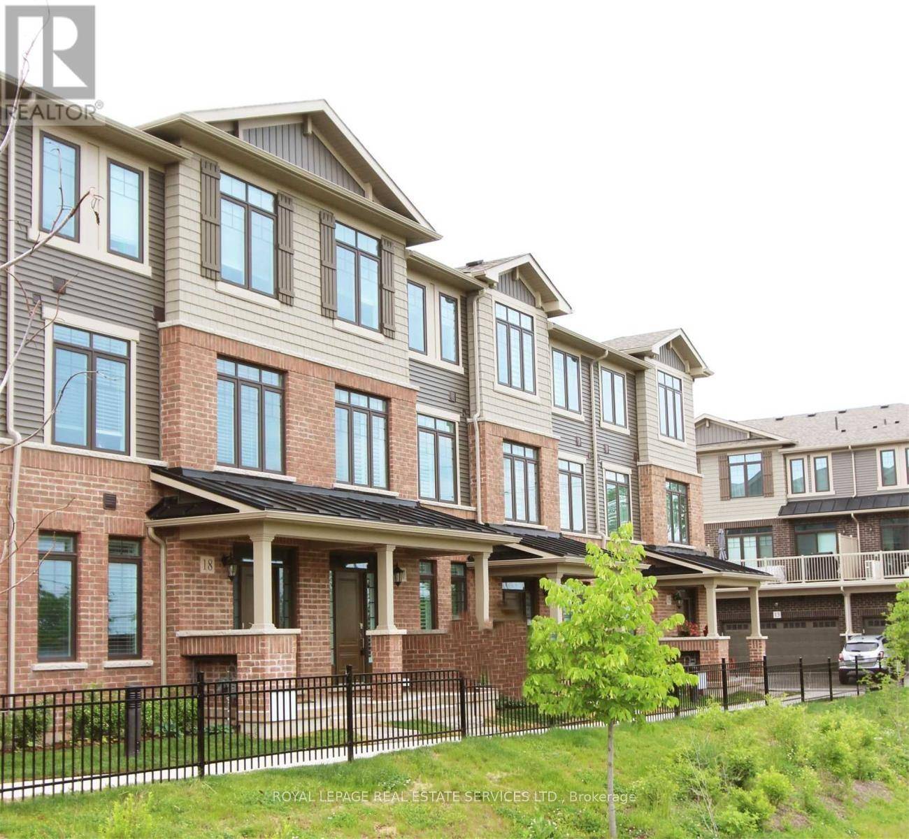 Only 5 years new, this spacious 3 storey freehold townhouse offers an excellent layout with 10' ceilings, wood flooring, and elegant modern de cor throughout.