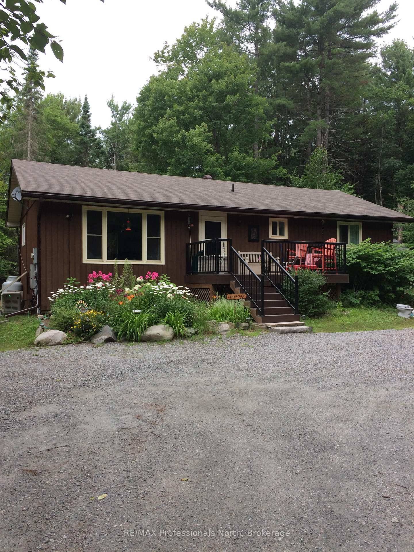 Escape to your own personal retreat with this beautifully maintained country bungalow, perfectly situated on 2.