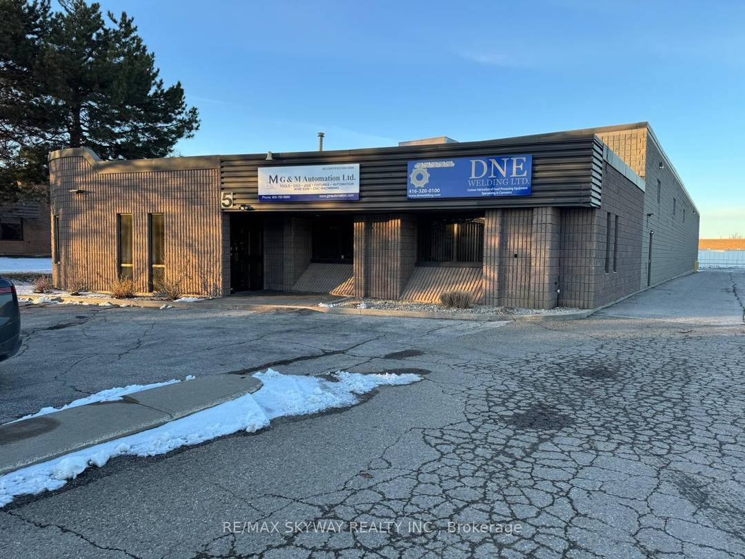 Excellent opportunity to acquire a well maintained industrial commercial property in a prime Brampton location near Airport Road and Williams Parkway, offering convenient access to major transportation routes and the ...