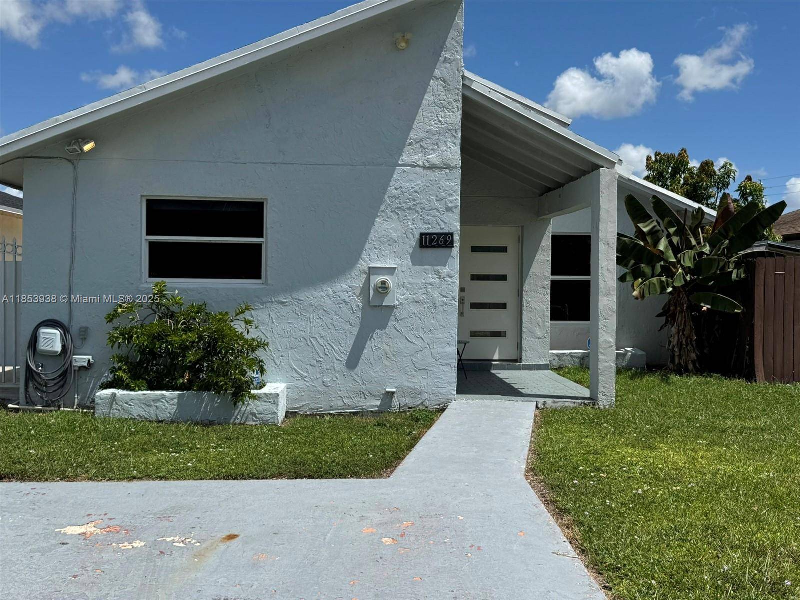 Charming 2 bedroom, bathroom house for sale in a quite and peaceful neighborhood.