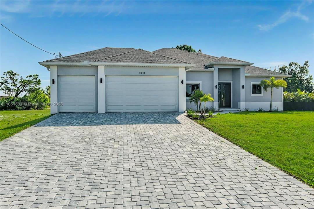 Welcome to Your Dream Home in Cape Coral !