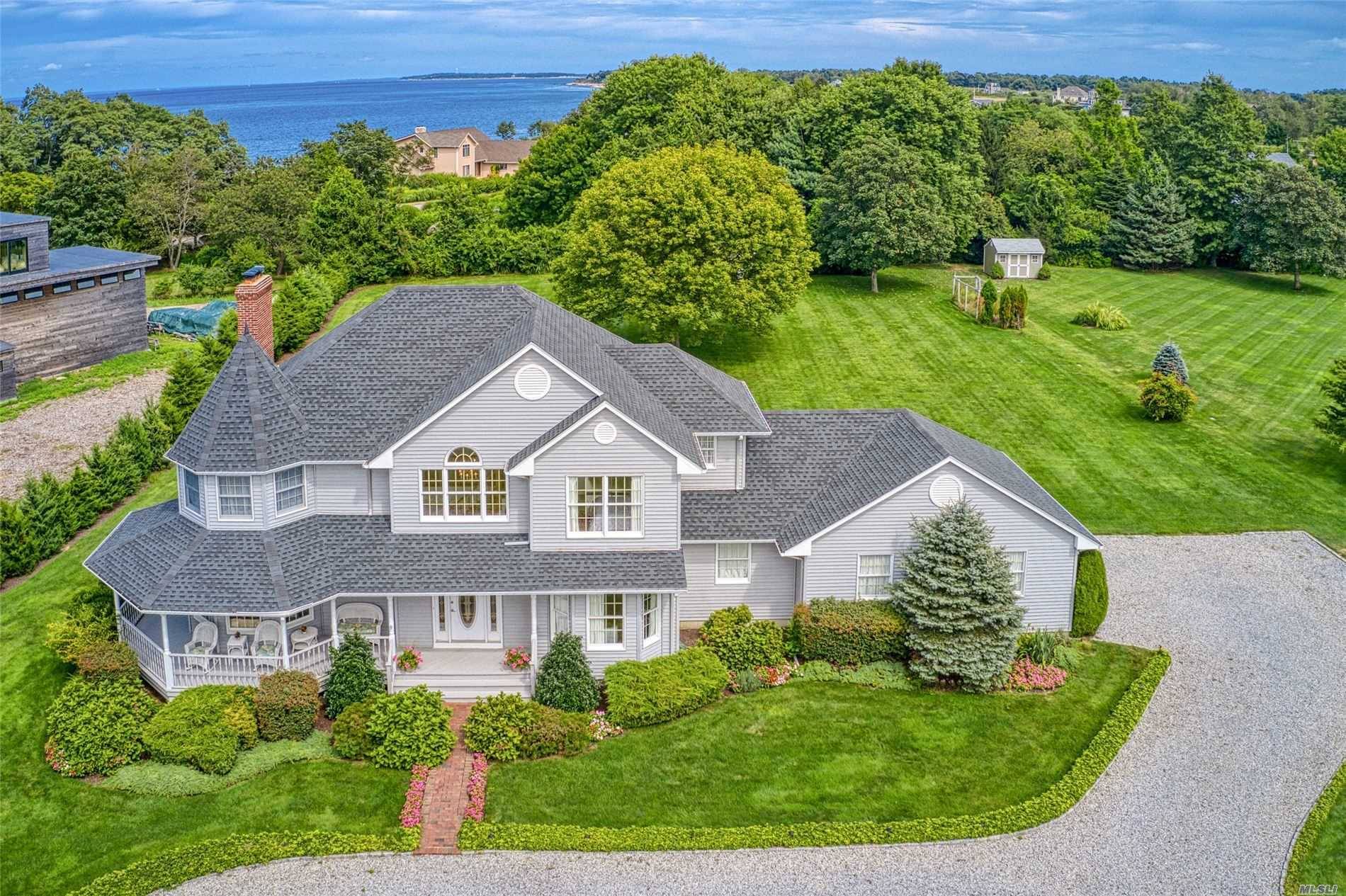 lovely 4 bedroom home in private community in Orient.