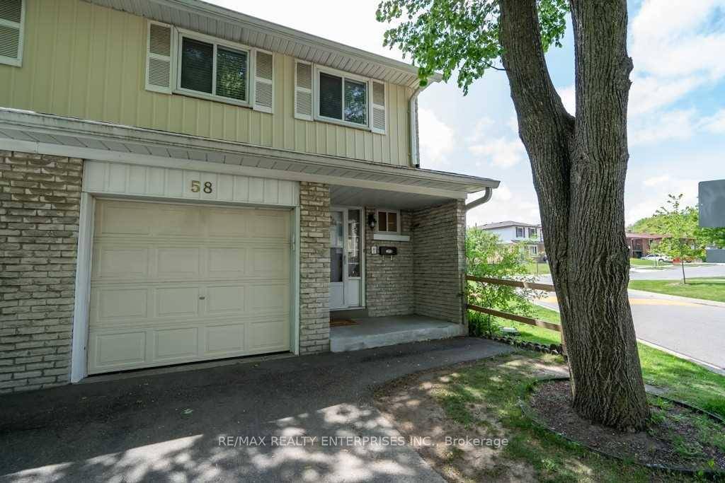 It's time to move into this spacious 3 bedroom end unit townhouse in prime Erindale location !