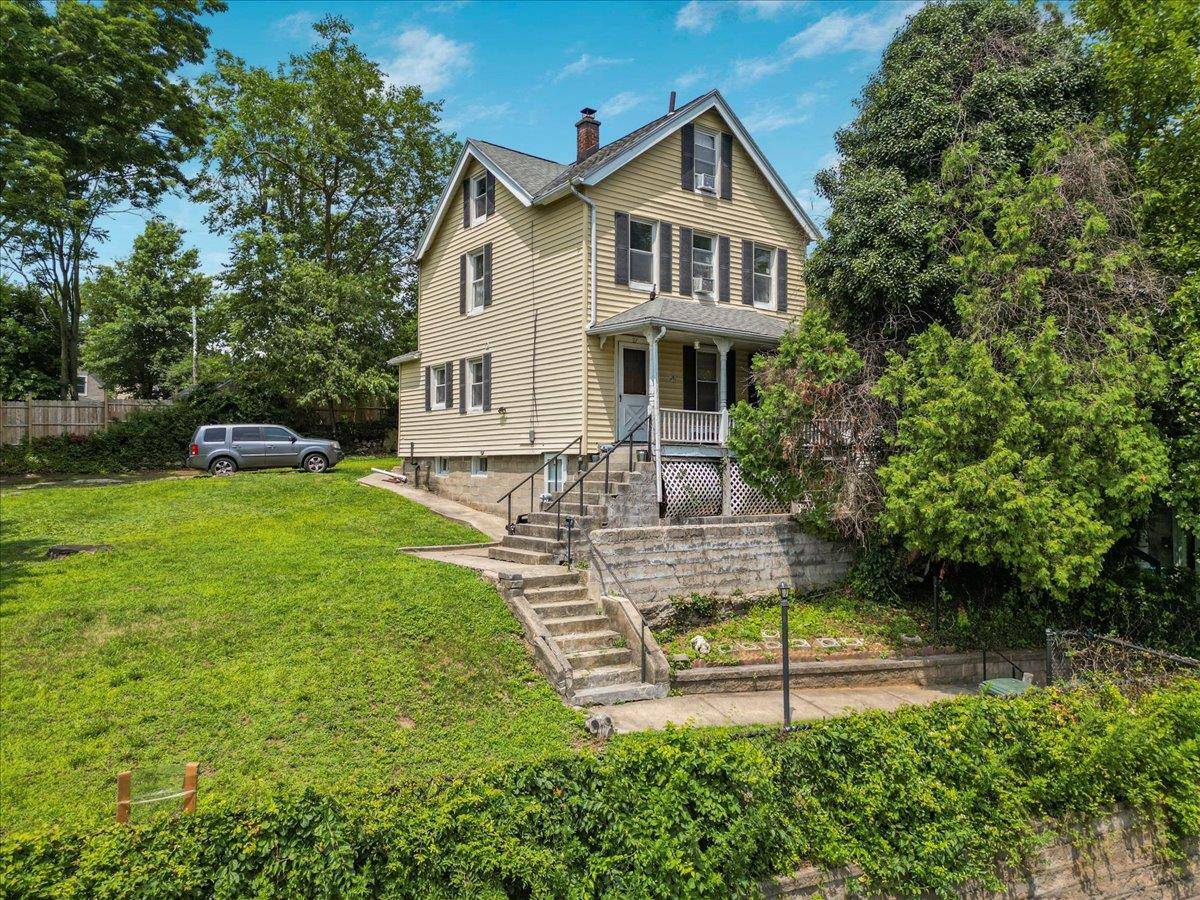 Charming amp ; Spacious Home in Prime White Plains Location !