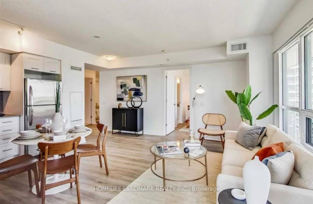 Spectacular Partially Furnished 885 Sqft 2Bed 2 Full Bath Study Unit In The Village At Westlake.