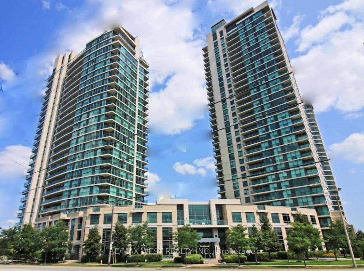 Amazing 1 Bedroom Den Condo In The Most Convenient Location.